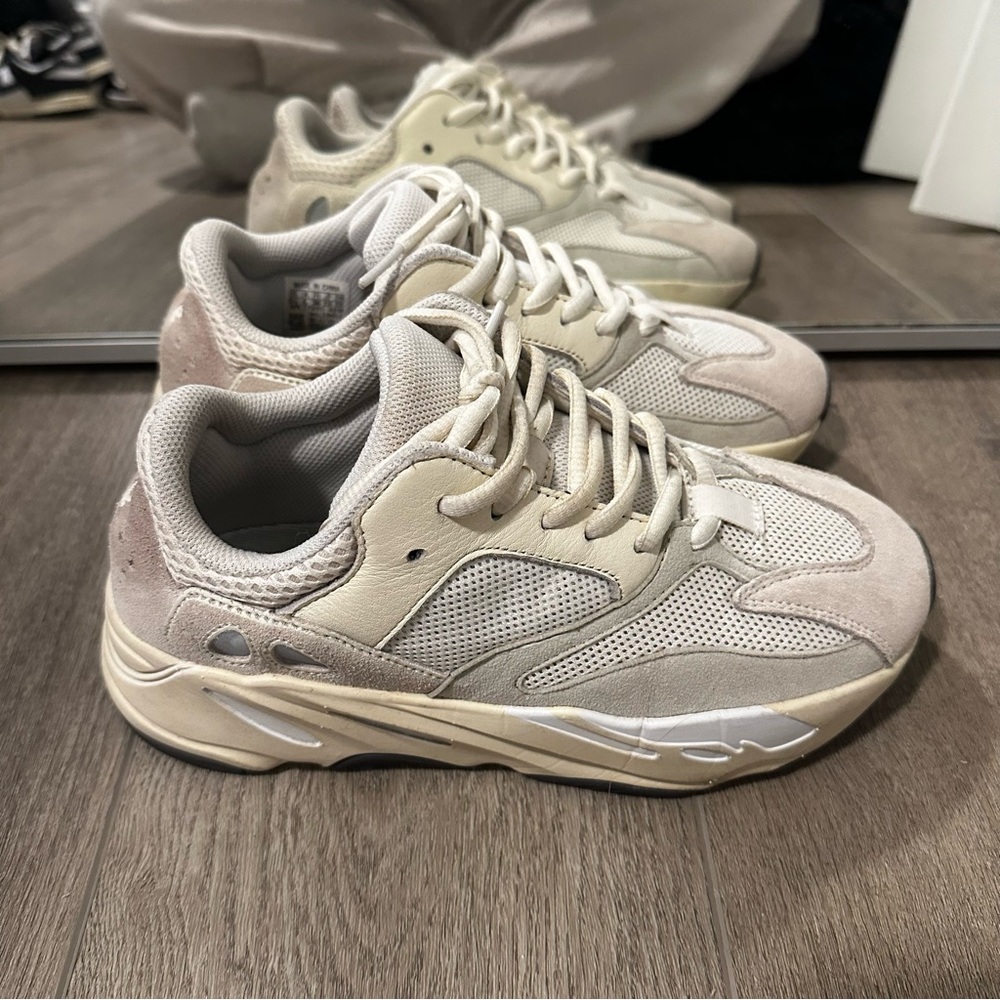 Yeezy Boost 700 Analog